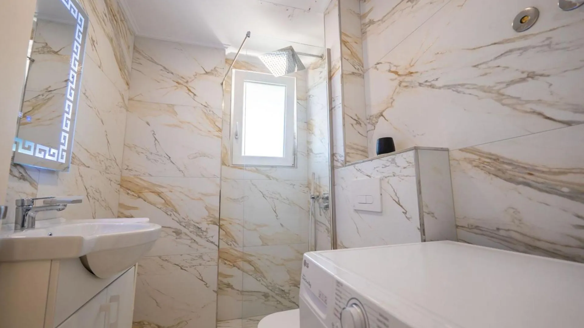 Luxury Sea View Apartments Σαράντα