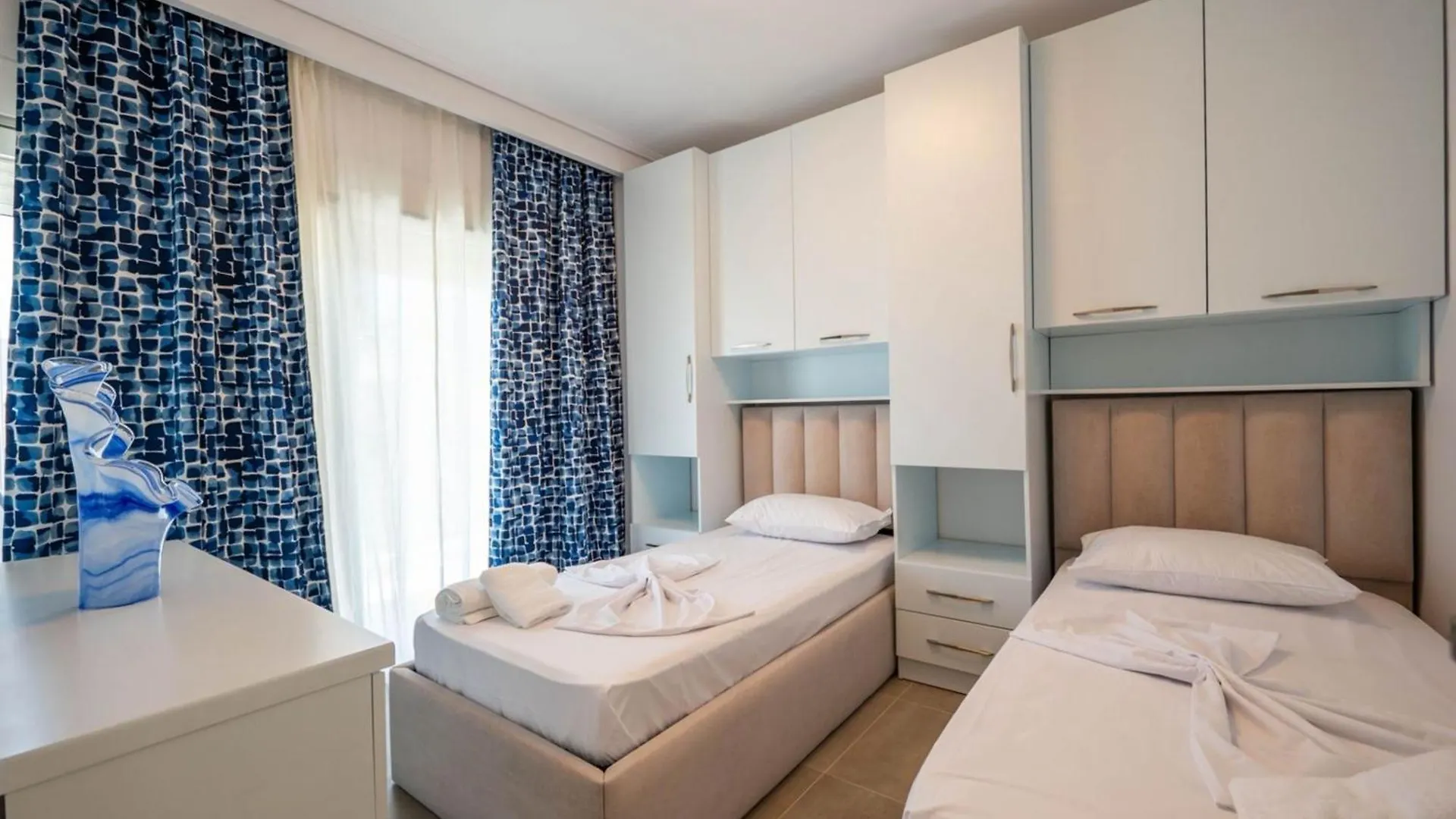 Luxury Sea View Apartments Σαράντα