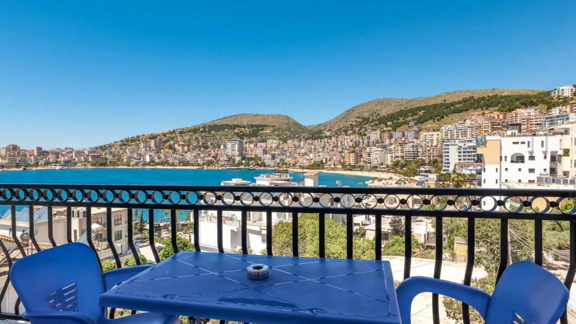 Luxury Sea View Apartments Σαράντα